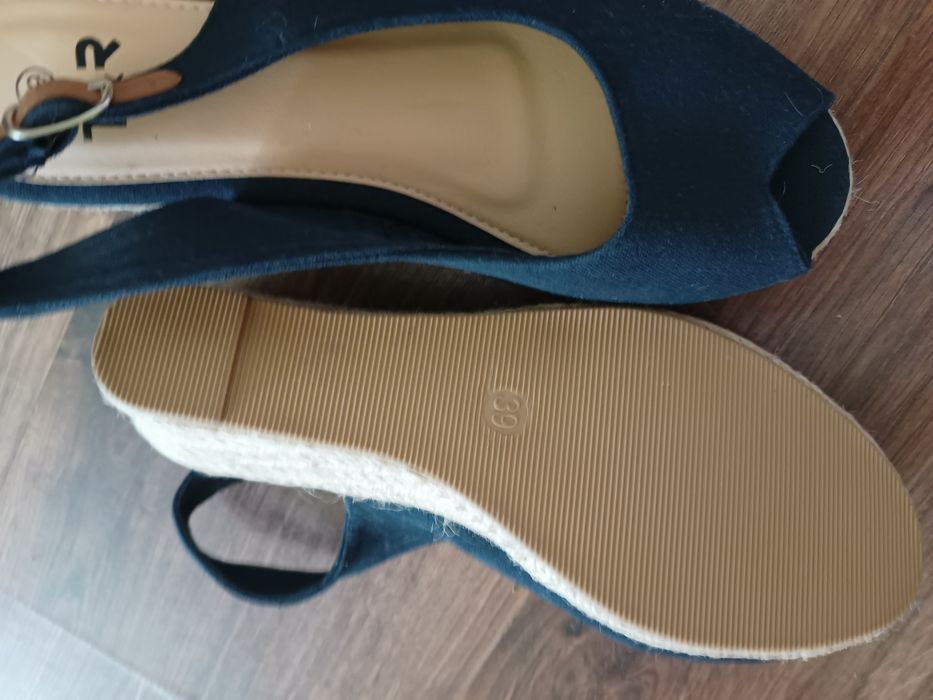 Sandały rozm. 39, nowe