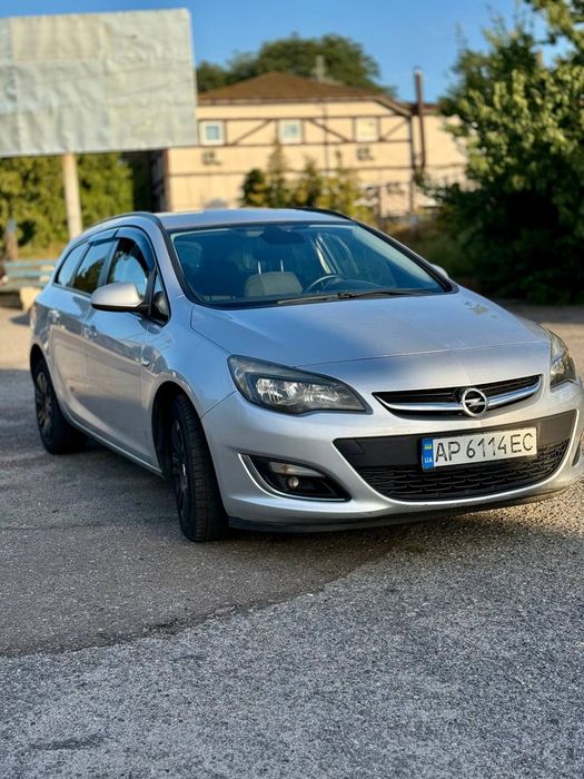 продам Opel Astra J Sports Tourer 2013