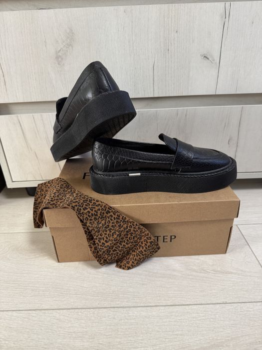 Шкіряні лофери 39