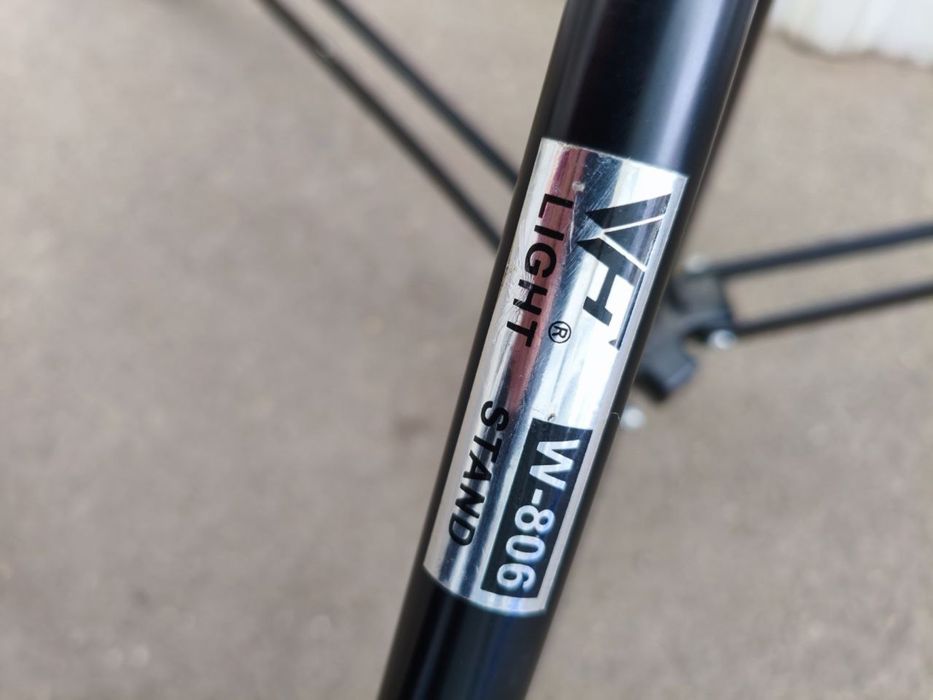 Стойки студийные для фотовспышек и видеосвета