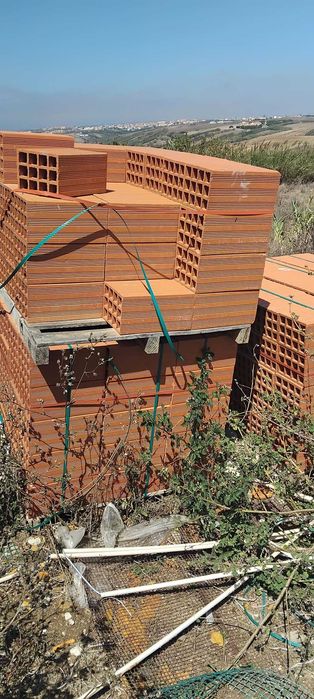 Tijolo Furado 30×20×15 – Cerca de 320 Unidades