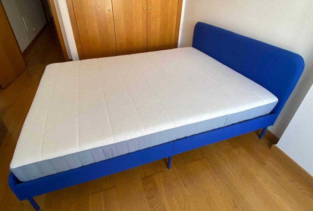 Vende-se Cama casal IKEA (140*200 cm) com colchão (140*200 cm) – Excelente Estado