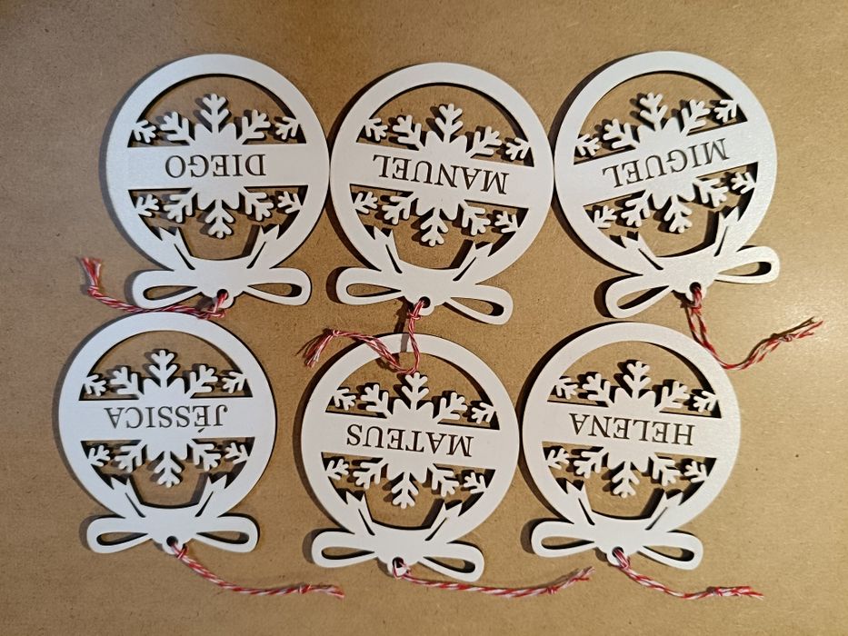 Enfeites bola de Natal com nome em MDF