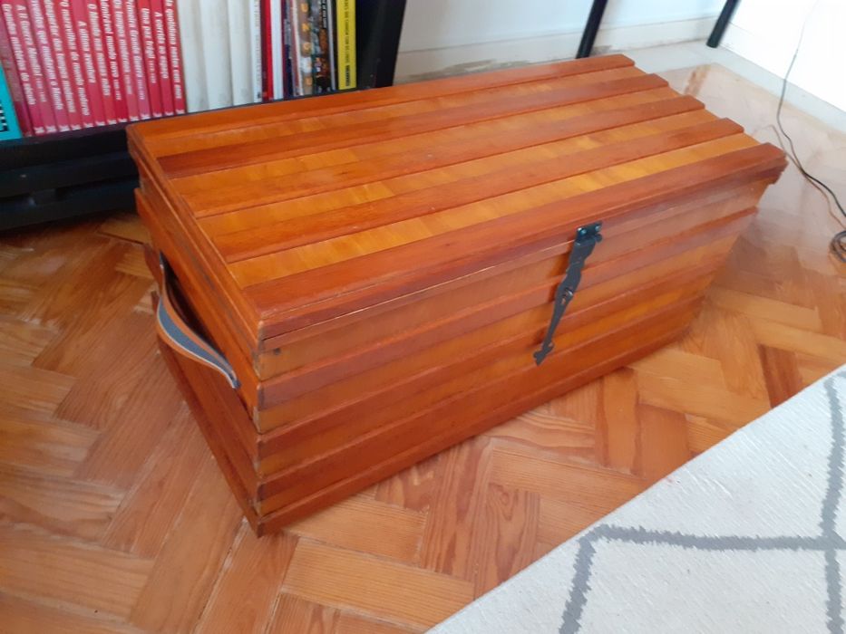 Baú de madeira artesanal