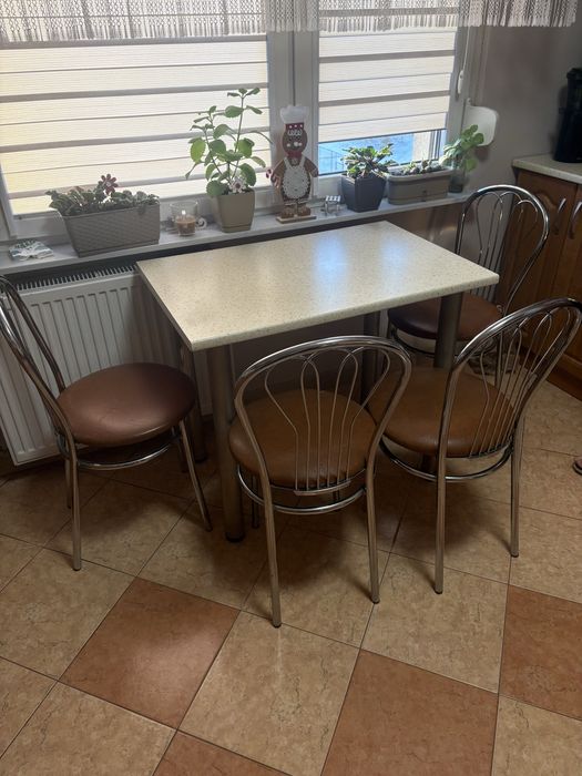 Sprzedam stol z krzeslami