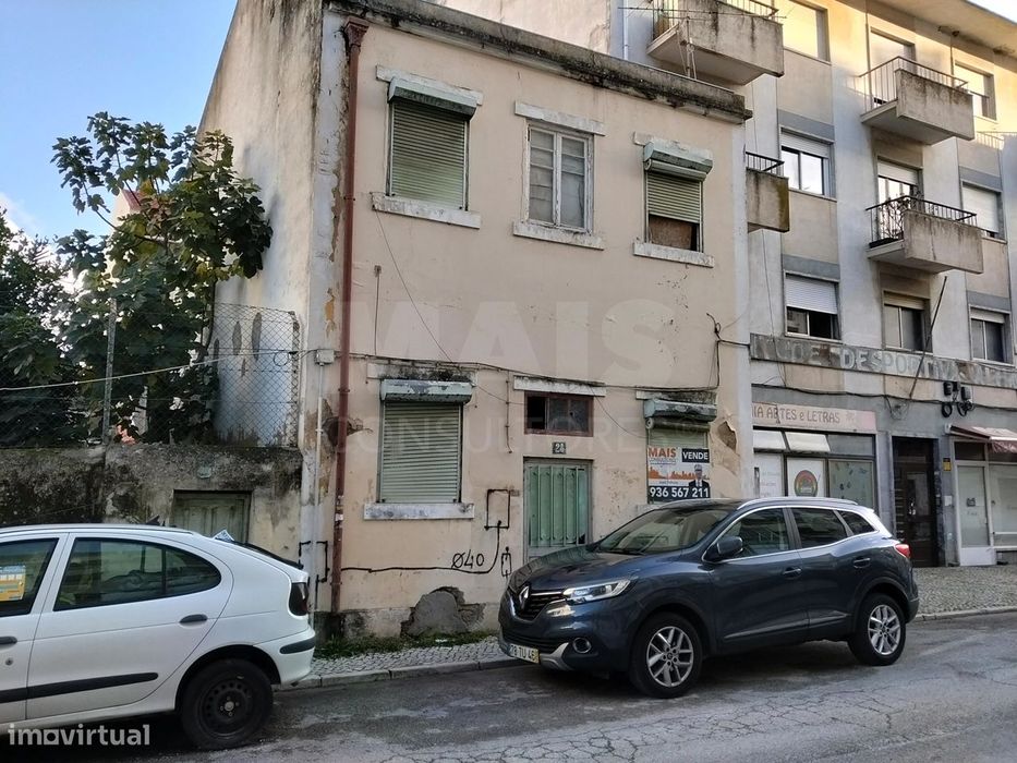 Moradia T3 em Alhandra para habitação.