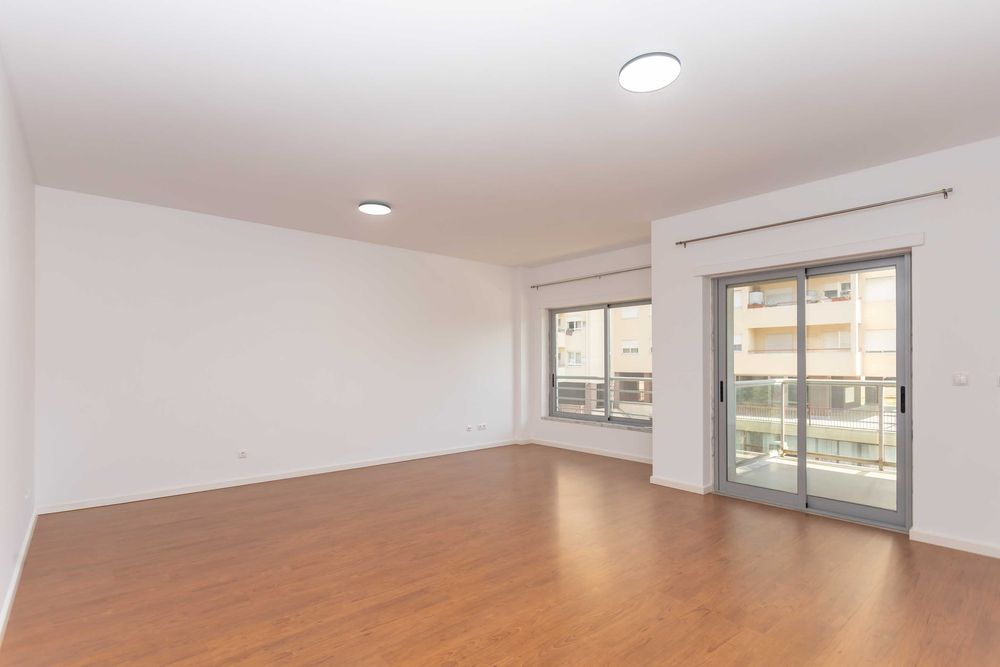 2009 Apartamento T2 com Garagem e Arrecadação - Laranjeiro, Almada