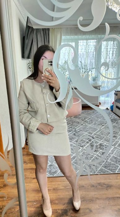 Костюм (піджак та спідниця) жіночий, кольору айворі, розмір 42-44