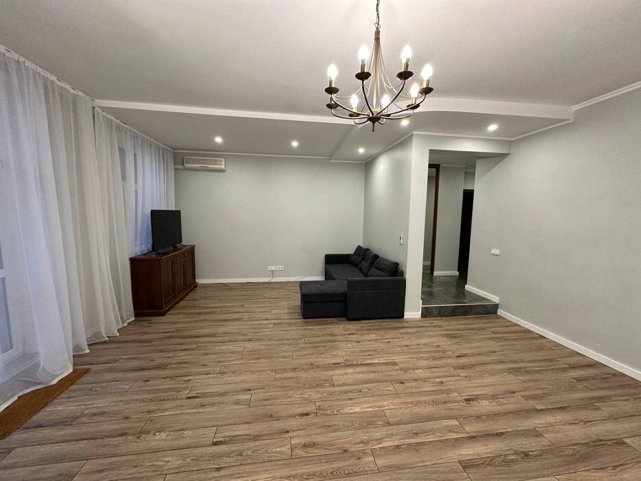 Оренда квартири, пл. Бессарабська, Центр