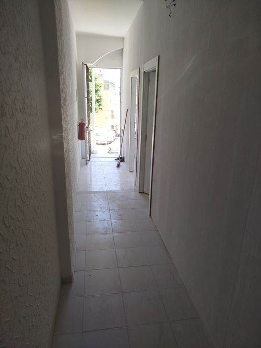 Armazém para alugar na Amadora/Brandoa. com 8m2, 10m2 e 20m2.  Com água e energia incluída.  Guardar ferramentas, móveis, trabalhos.  Apartir de 350€