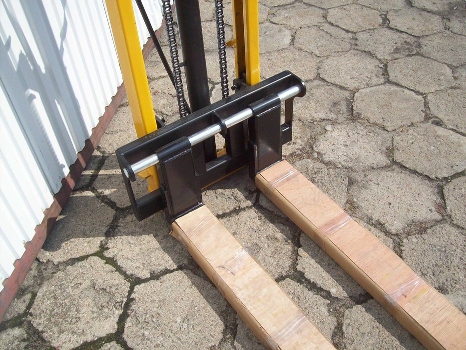 Maszt do ciągnika lekki widlak do ciągnika paleciak do palet traktor