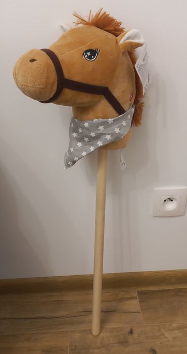 Hobby horse koń na kiju grający