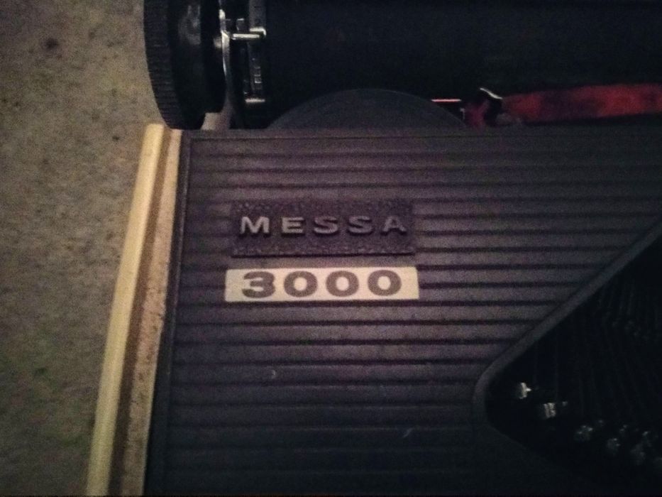 Máquina de escrever Messa 3000