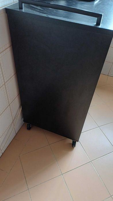 Movel de apoio com rodas