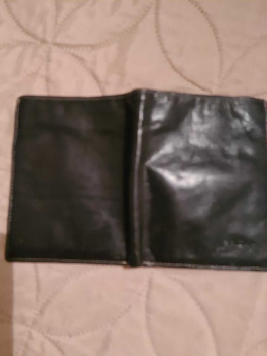 Carteira para homem, em castanho escuro, diversos compartimentos