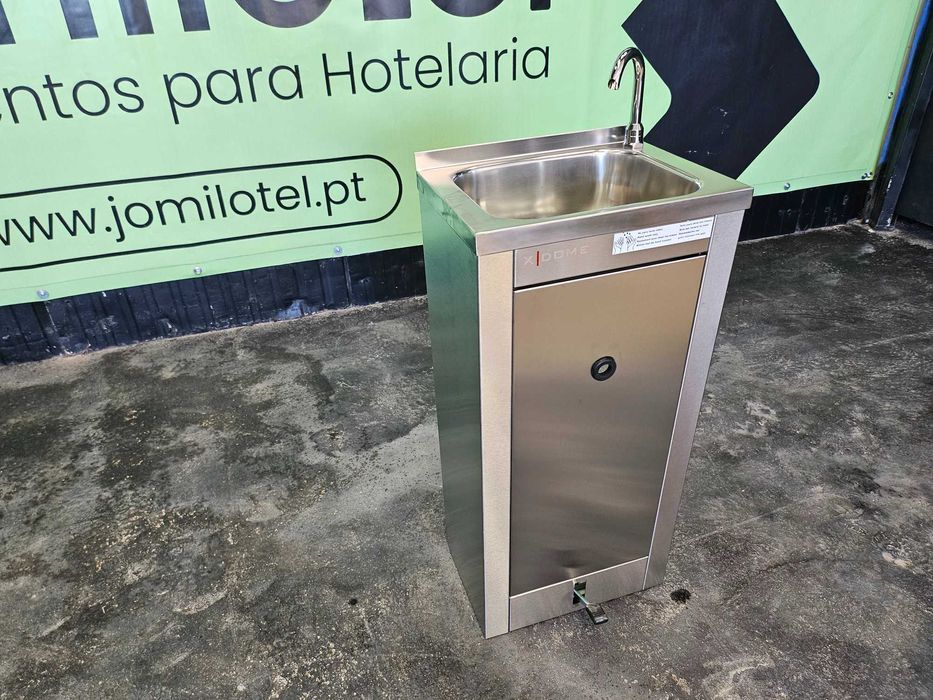 Lavatório de pedal novo