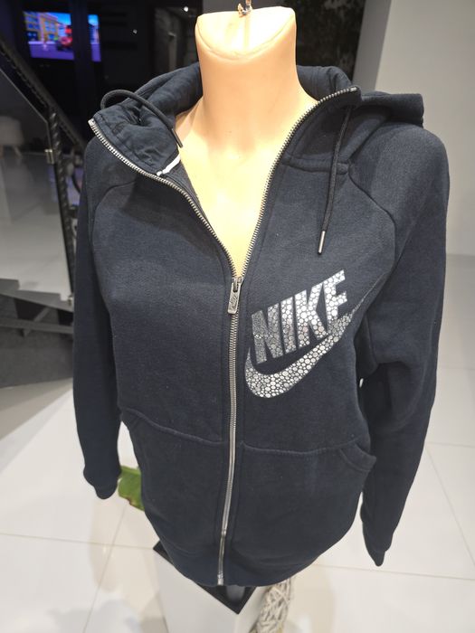 Czarna bluza na zamek z kapturem na zamek Nike