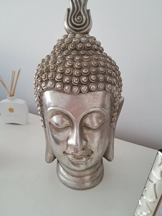 Buda, cabeça de uma deusa