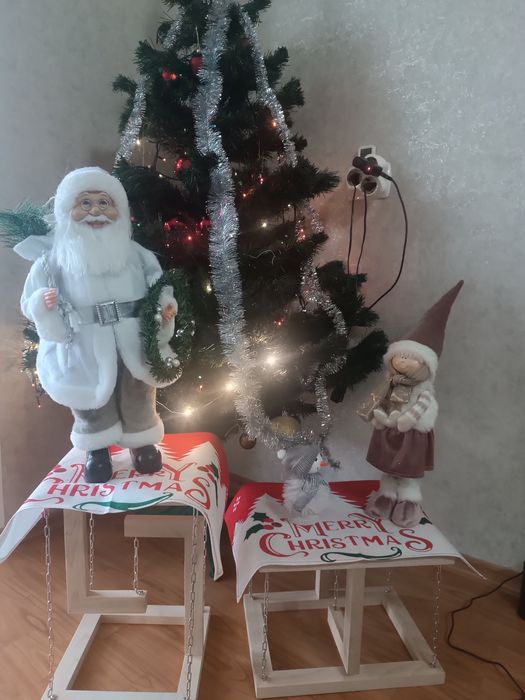 Левітуюча полиця ручної роботи.