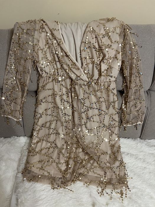 Nowa błyszcząca sukienka z cekinami