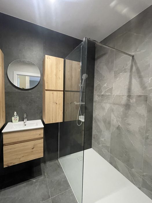 Nowoczesny  2 pok. apartament 47 m2 , nowe budownictwo , winda, prywatny parking.