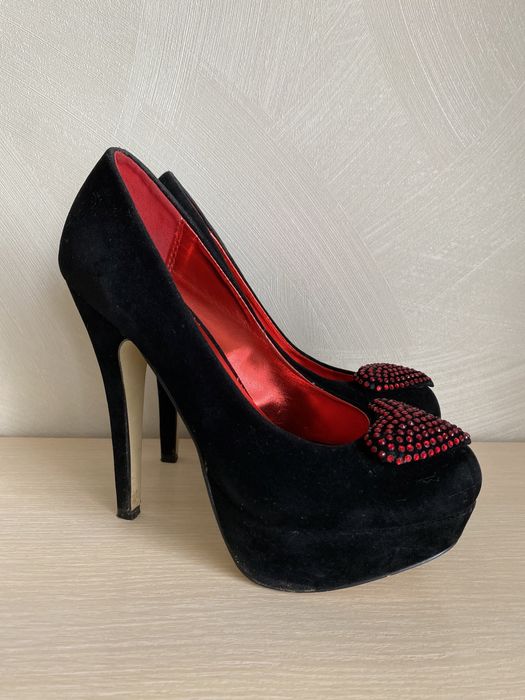 Туфлі чорні замшеві