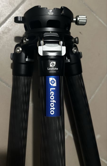 Leofoto LM-404C Summit Series у комплекті з вирівнювальною головкою Leofoto YB-100LK 100 мм.