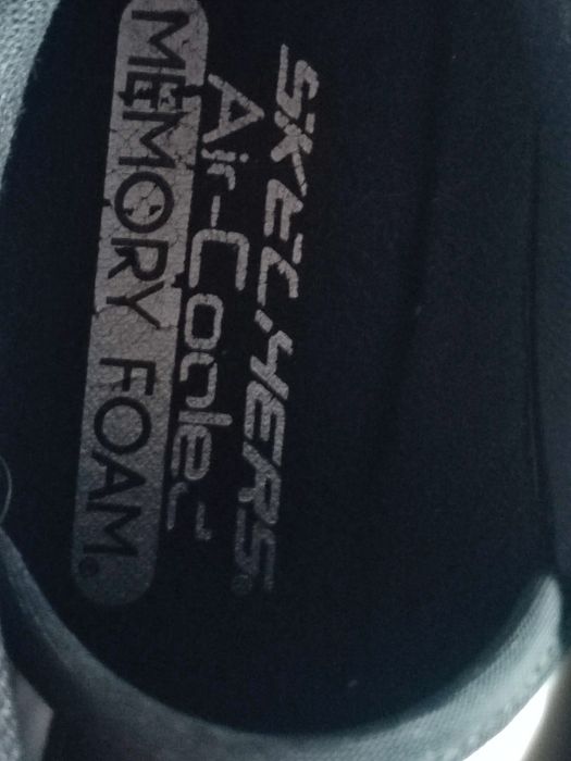 Продаются кроссовки Skechers