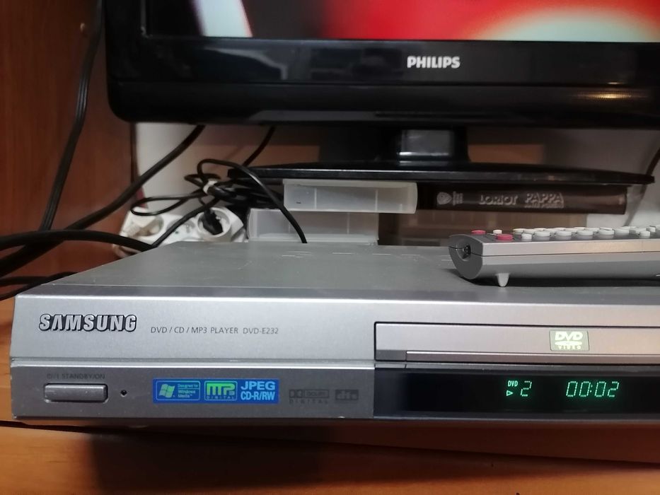 Odtwarzacz CD/DVD Samsung DVD-E232 pilot