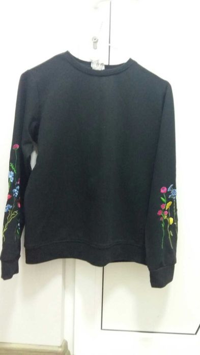 кофтинка з вишитими рукавами