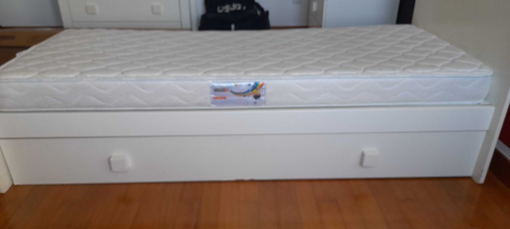 Vendo Mobiliário Usado de Quarto Criança c/ 7 Peças