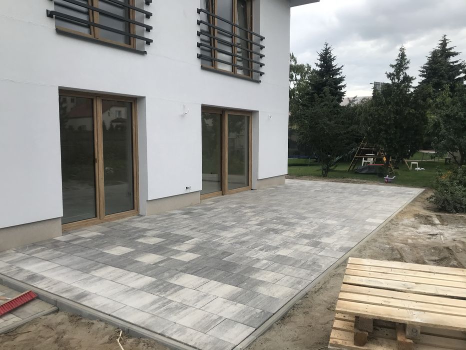 Układanie kostki brukowej schody taras chodnik droga koparka kostka