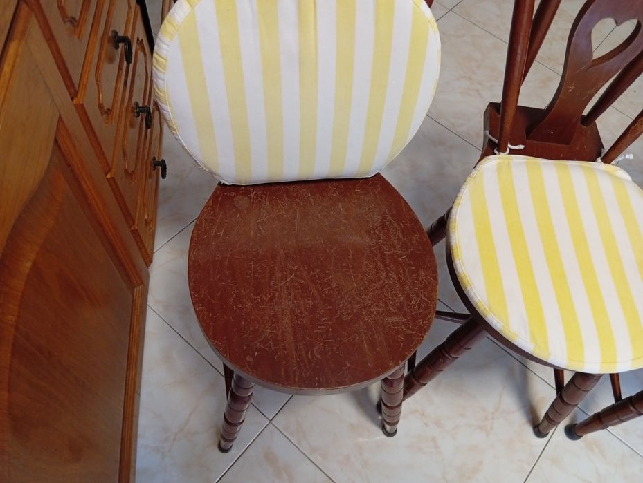 Vendo Mesa e 4 Cadeiras