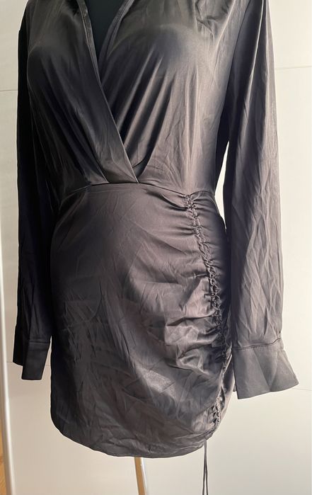 Czarna sukienka „satynowa” Cider rozmiar L