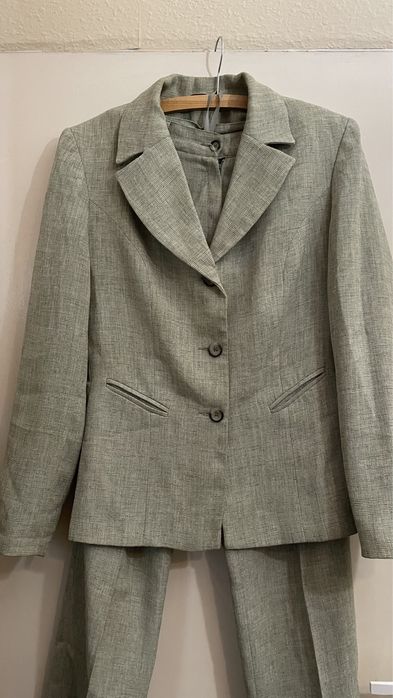 Kostium damski ze spodniami