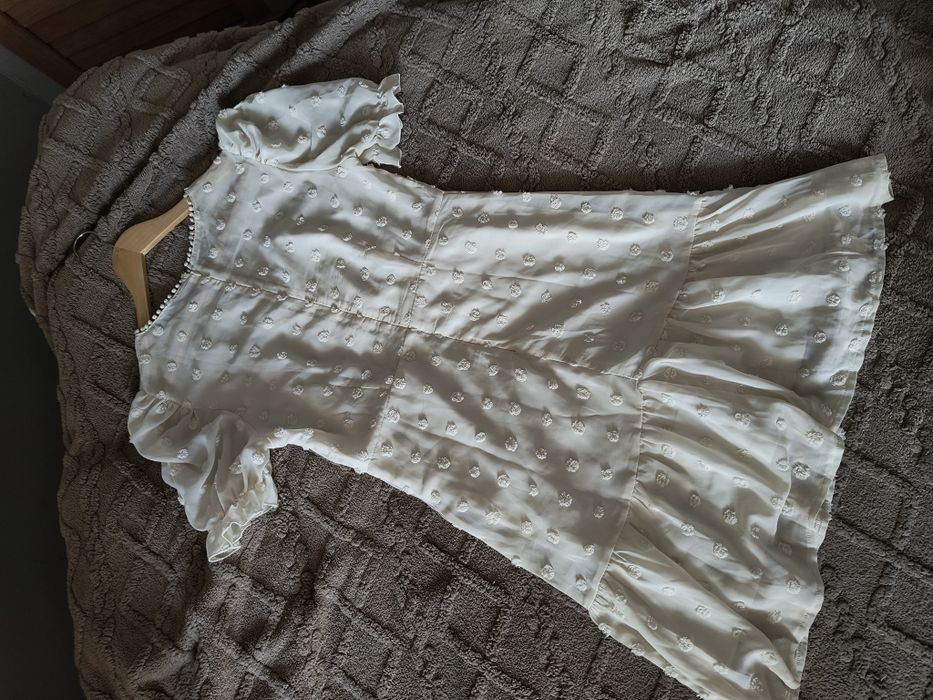 Biała sukienka w stylu boho