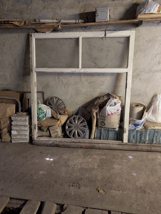 Продам Не дорого:Балконные двери с коробом,Балконные рамы,оконные рамы.Сосна высшего качества.Остекление.Состояние-Добре.