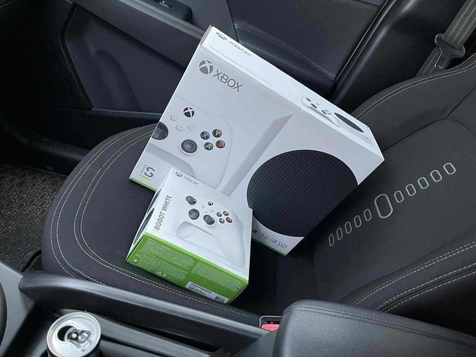 Xbox Series S praktycznie nowy dwa pady