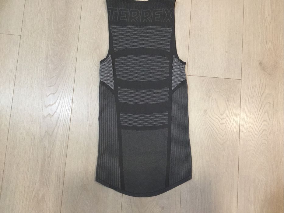 Продам компресійну майку Adidas Terrex розмір S-M