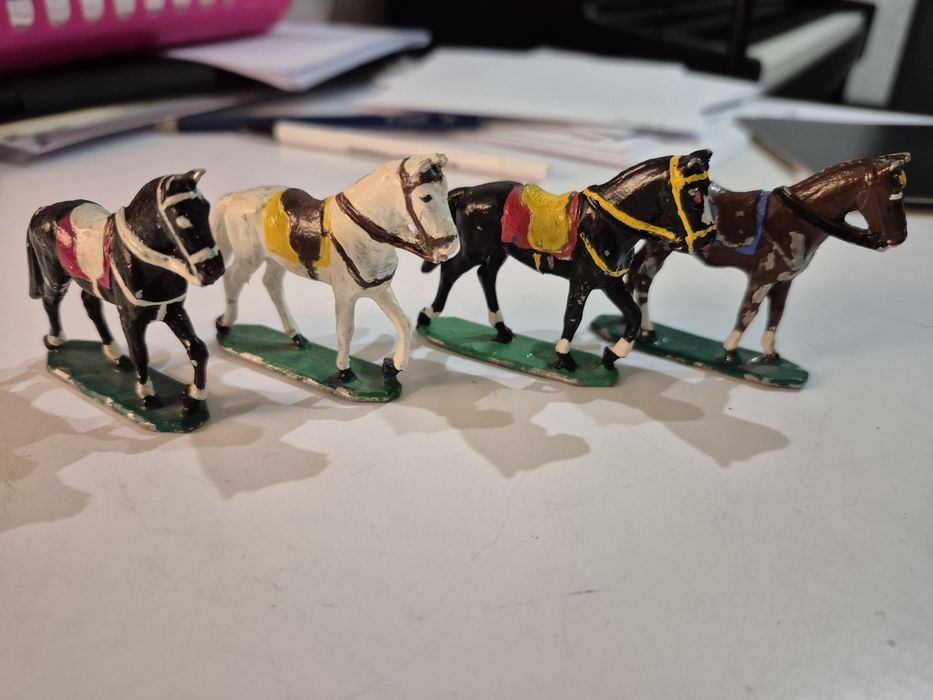 Koniki metalowe 4 sztuki