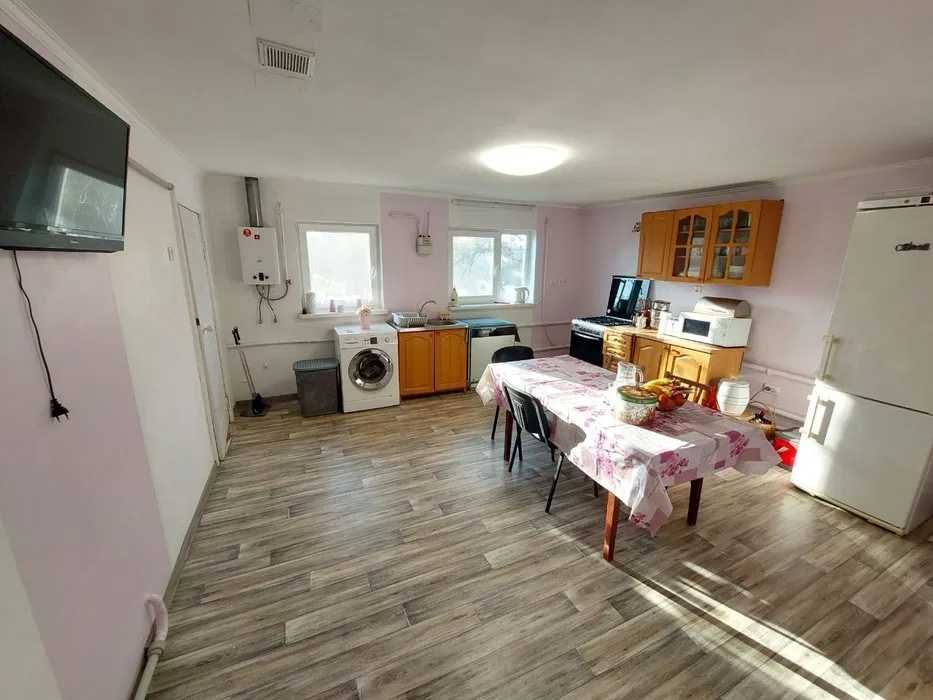 Будинок Підгородне 2 дома на участке