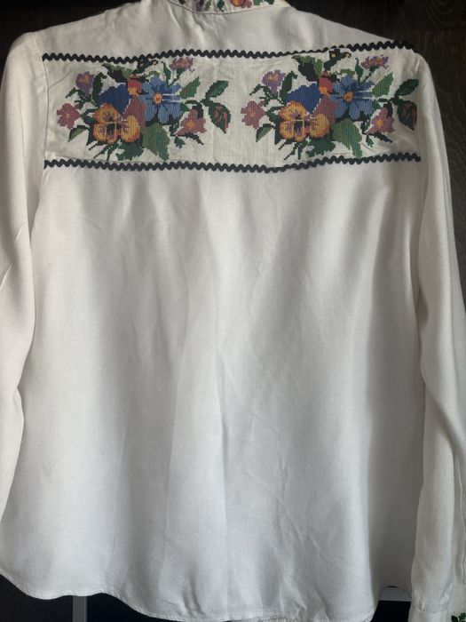 Вишита блузка-сорочка