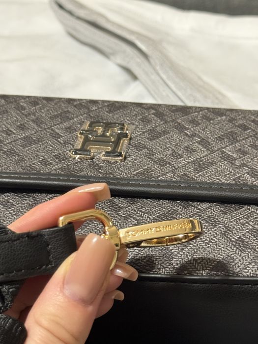 Сумка Tommy Hilfiger Monogram Clasp оригінал