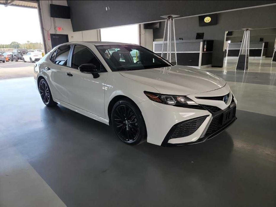 2022 Toyota Camry HYBRID SE