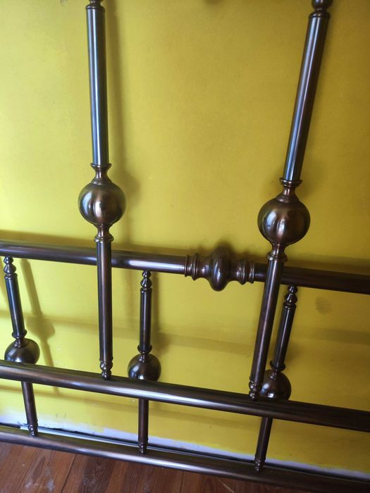 Cama de latão vintage – casal (140x195)