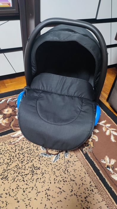 Дитяче автокрісло 0+