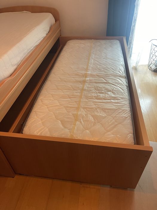 Cama solteiro dupla com colchões e 4 gavetas