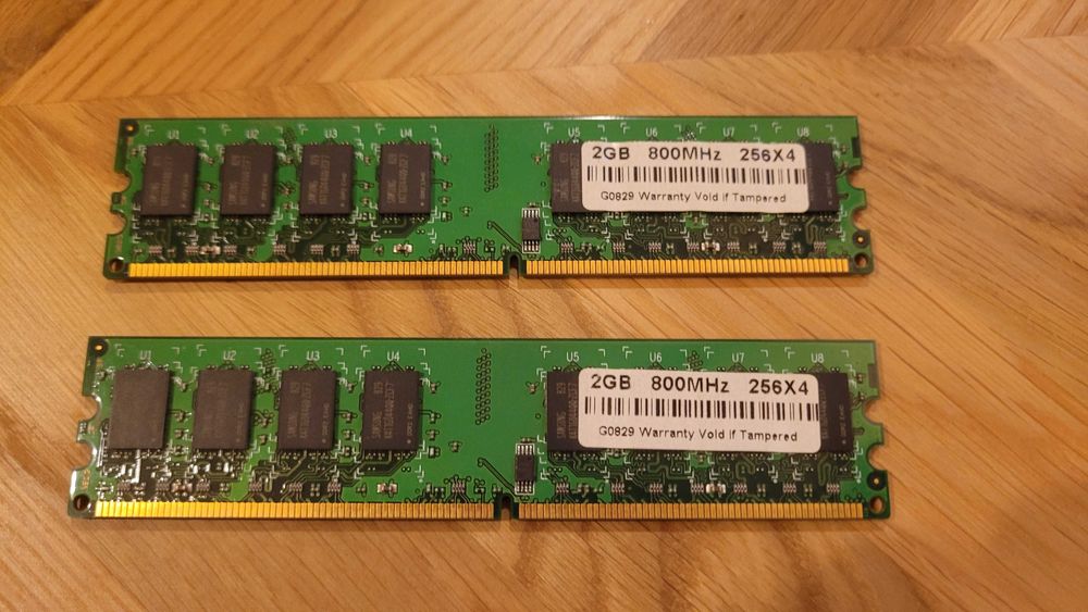 Gigabyte GA-M720-US3 + AMD Athlon II X4 635 + 4GB RAM
