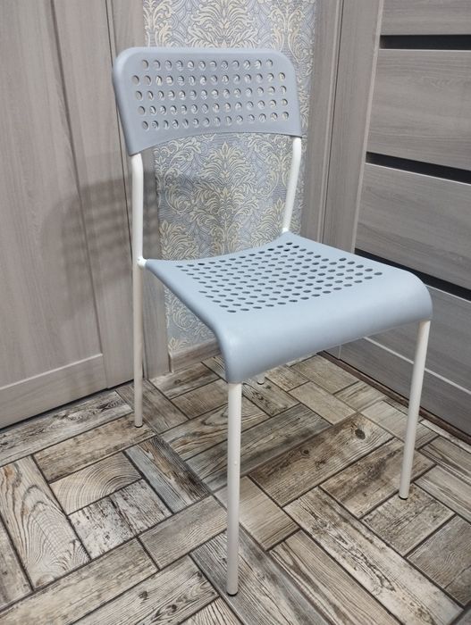 Вуличні стільці для кафе і дому