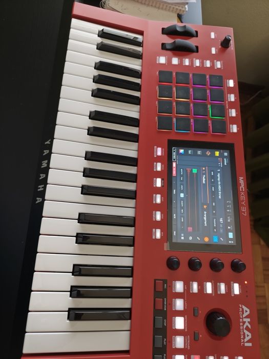 Akai MPC Key 37 - C/ extras